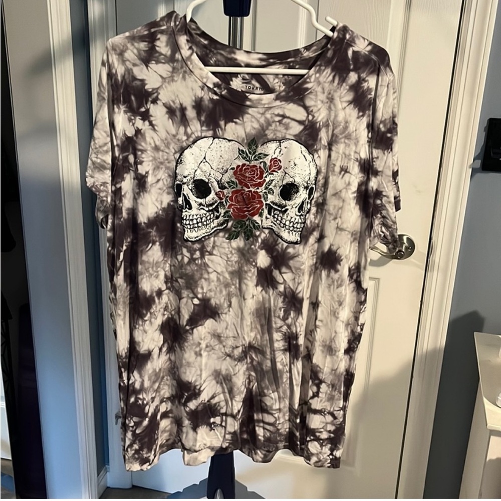 Skull tie dye shirt